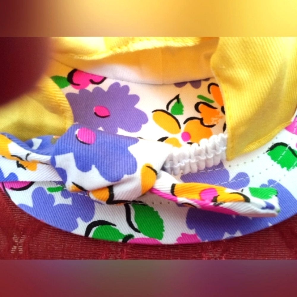 Sunhat Reversible 🤍Cool White🤍 🌞Sunny Yellow🌞 - Picture 3 of 9